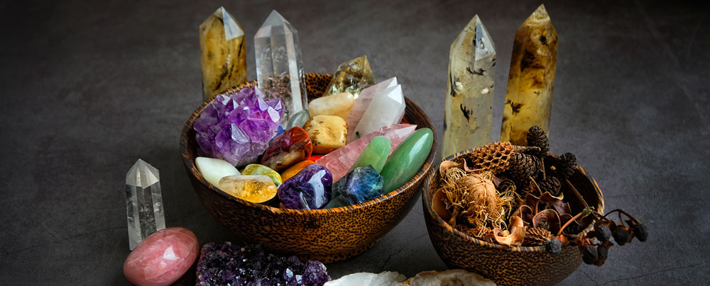 Libera l’Energia dei Tuoi Cristalli: Tecniche di Purificazione per Ogni Tipo di Pietra